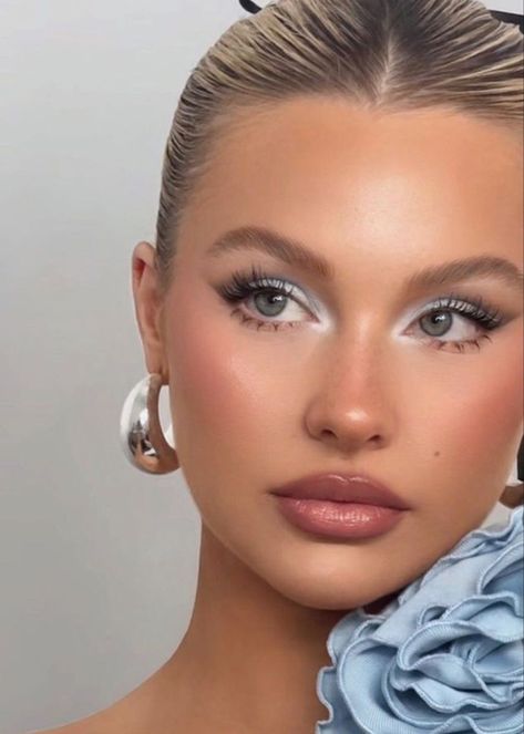 Full Face Makeup For Prom, Natural Makeup Cat Eye, Light Formal Makeup Blue Eyes, Colored Under Eyeliner, Tennis Makeup Look, Natural Light Blue Makeup, Silver White Makeup Look, Silver Iridescent Makeup, Light Blue Silver Makeup