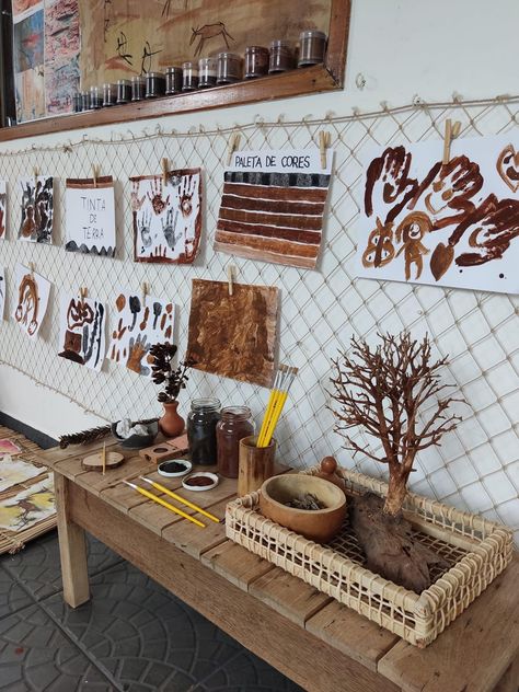 Reggio Atelier Spaces, Transient Art Early Years, Art Corner Preschool, Reggio Emilia Preschool Activities, Art Provocations Preschool, Remida Reggio Ideas, Reggio Emilia Activities Toddlers, Eyfs Provocations, Investigation Area Eyfs