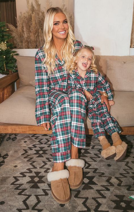 They'll sleep tight in these adorable festive pajamas! Family Xmas Pjs, Family Holiday Pajamas, Family Matching Pjs, Christmas Baby Pictures, Christmas Pjs Family, Xmas Pjs, Family Pjs, Matching Family Christmas Pajamas, Christmas Decor Inspiration