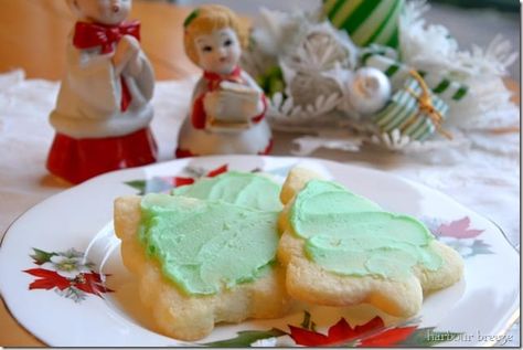 Old Fashioned Rolled Sugar Cookie Recipe | Harbour Breeze Home Sugar Biscuits Recipe, Old Fashioned Sugar Cookies, Rolled Sugar Cookie Recipe, Cut Out Cookie Recipe, Best Sugar Cookie Recipe, Rolled Sugar Cookies, Sugar Cookie Recipe, Soft Sugar Cookies, Cutout Sugar Cookies