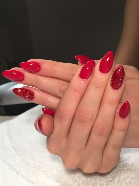 Red Nail Art Elegant, Light Red Nails, Red Nail Inspiration, Red Nails Christmas, Red Sparkle Nails, Red Sparkly Nails, Red Pedicure, Red Nails Glitter, Christmas Gel Nails