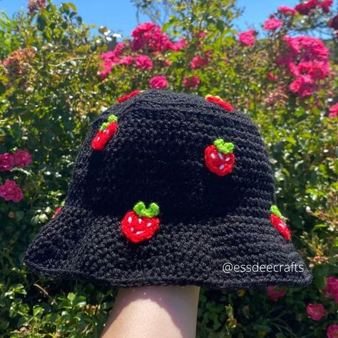 Crochet Bucket Hat Free Pattern, Easy Crochet Bucket Hat, Strawberry Kisses, Crochet Shawl Diagram, Crochet Fairy, Autumn Ideas, Crochet Bucket, Stylish Crochet, Crochet Business