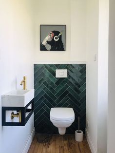 BEAUTIFUL SMALL BATHROOM IDEAS Small Toilet Design, Klein Toilet, Small Downstairs Toilet, Bathroom Under Stairs, Beautiful Small Bathrooms, Toilet Room Decor, Wc Design, Small Toilet Room, Bathroom Design Decor