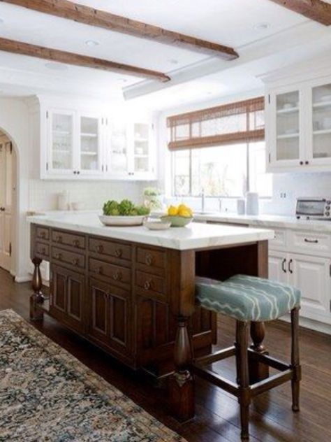 Narrow Kitchen Island, Modern Spanish Kitchen Spanish Kitchen Decor, Galley Kitchen Renovation, Modern Spanish Style, Spanish Style Kitchen, Boho Glam Home, Kitchen Interior Modern, Spanish Kitchen, Spanish Revival Home, Colonial Kitchen