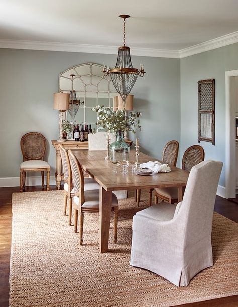 Traditional Dining Room with Sisal Rug Classy Dining Room, Farm House Dining Room, Farmhouse Dining Rooms Decor, Dining Room Remodel, Tiny Apartments, Traditional Dining, Traditional Dining Room, Rustic Dining Room, Country Living Room