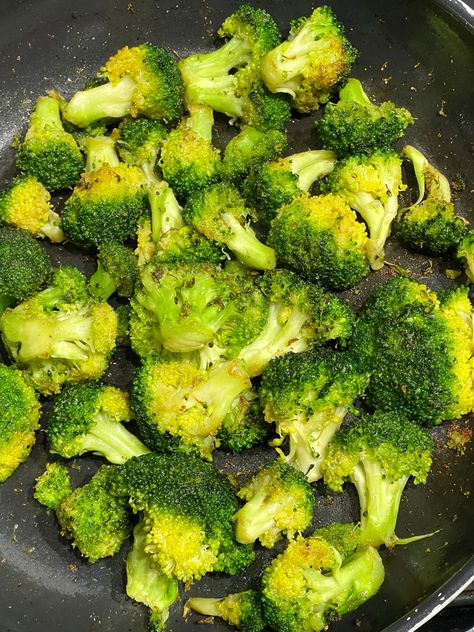 Garlic Sauteed Broccoli On Stove Top - How To Saute Broccoli Sauteed Broccoli With Garlic, Pan Sauteed Broccoli, Fresh Broccoli Recipes Stove Top, Broccoli Stove Top Recipe, Saute Broccoli Recipes, Cook Broccoli On Stove, How To Cook Fresh Broccoli, Broccoli Toppings, Broccoli On Stove Top