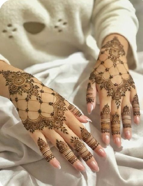 mehndi Bakra Eid Mehndi Design Aesthetic, Aesthetic Henna, Traditional Mehndi Designs, Henne Tattoo, Trending Summer Nails, Mahendi Designs, Simple Mehendi Designs, Bridal Mehandi, Henna Wedding