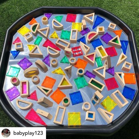 Baby Room Activities, Tuff Tray Ideas Toddlers, Tuff Tray Ideas, Montessori Trays, Sensory Tubs, Tuff Spot, Eyfs Activities, Nursery Activities, Black Tray