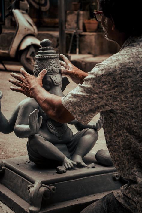 Ganesh, statue, artist, claying, handmade, handcrafted, antique, Indian festival, Ganesh Making, Ganesh Pictures, Ganesha Making, Clay Statue, Ganesha Artwork, Culture Of India, Clay Ganesha, Making Clay, Ganesh Idol