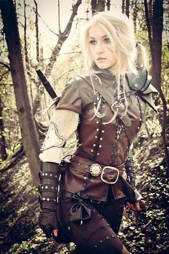 Medieval outfit idea. Girl in leather armor. Mode Steampunk, Idee Cosplay, Leather Armor, Chloe Grace Moretz, Fantasy Costumes, Fantasy Clothing, Steampunk Fashion, Fantasy Fashion, The Witcher