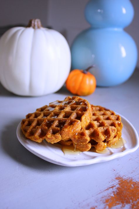 Pumpkin Pie Waffles, Blender Waffles, Pumpkin Waffles Recipe, Paleo Pumpkin Spice, Dairy Free Pumpkin Pie, Pumpkin Spice Waffles, Buttermilk Syrup, Pumpkin Oats, Dairy Free Pumpkin