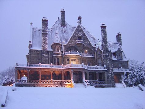 Craigdarroch castle, Victoria BC Christmas Castles, Dickensian Christmas, Snowy Places, Craigdarroch Castle, Castle Christmas, Gothic Mansion, Old Victorian Homes, Victoria B, Blue Train