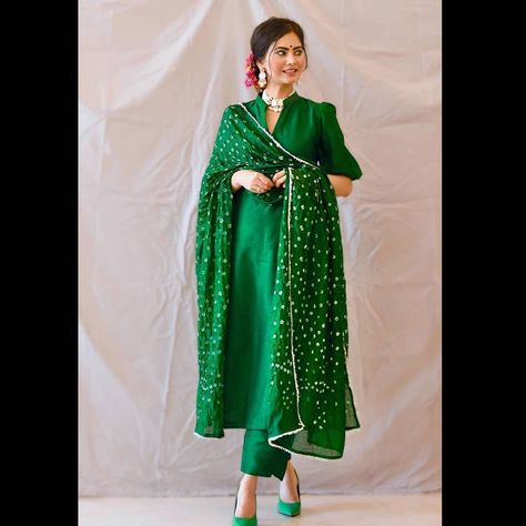 Olive Colour Suits For Women, Bottle Green Suit, Suit Wedding Dress, Mehandi Dress, Suits For Women Indian, Latest Dress Design, Casual Indian Fashion, Pakistani Fancy Dresses, Salwar Kamiz