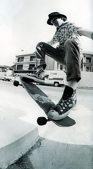 Mark Gonzales. Skate Photography, Mark Gonzales, Skateboard Pictures, Old School Skateboards, 90s Skate, Skate And Destroy, Skateboard Photography, Skate Style, Skateboarder