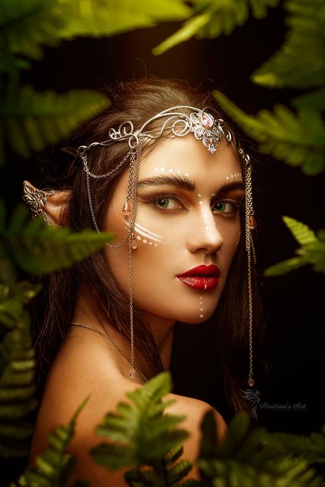 Mystical Creature Photoshoot, Elve Cosplay Female, Elven Photoshoot Ideas, Elven Costume Halloween, Nature Elf Makeup, Woodland Elf Makeup Looks, Forest Queen Aesthetic, Elves Photoshoot, Elf Photoshoot Ideas