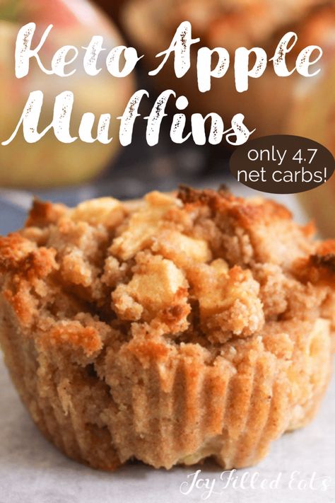 In just 30 minutes of time, these Keto Apple Muffins are going to be hot and ready to eat! The delicious flavor of fresh apples paired with the flavor of cinnamon makes this one of the best fall muffin recipes, ever. They have only 4.7 net carbs despite being full of real apples. Keto Apple Muffins, Keto Coffee Cake, Apple Crumble Muffins, Fall Muffins, Dolce Poche Calorie, Desayuno Keto, Biscuits Diététiques, Coffee Cake Muffins, Postre Keto