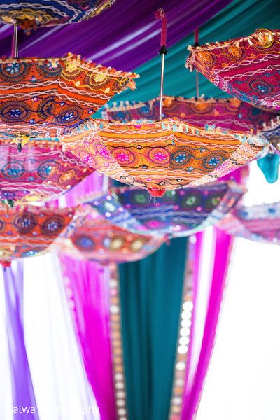 Mandap colorful umbrella decoration photo. Indian Carnival, Wedding Pool Party Decorations, Umbrella Decor, Best Wedding Decor, Wedding Ceiling Decorations, Indian Wedding Theme, Wedding Pool Party, Parasol Wedding, Wedding Ceiling