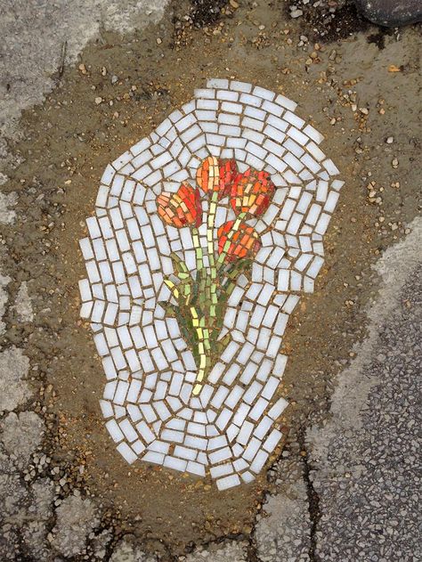 Mosaic Pothole Repair Chicago Artists, Colossal Art, Mosaic Flowers, Mosaic Design, Street Art Graffiti, Stone Mosaic, Objet D'art, Land Art, Street Artists