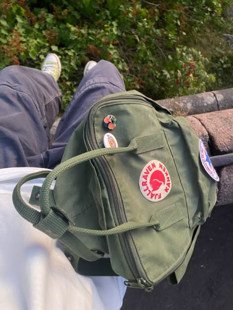 Kanken Deep Forest, Backpack Recommendation, Green Kanken Backpack, Kanken Bag Aesthetic, Kanken Forest Green, Fjallraven Kanken Green, Green Kanken, Kanken Backpack Aesthetic, Dream Backpack