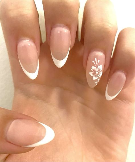 There's a new beauty trend taking over Instagram and it's absolutely stunning. Say hello to "quartz nails". Almond Nails Designs Summer White, White French Tip Almond Nails With Flower, Elegant French Nails Design Classy, Nails Almond Design Summer, Ocean Nail Designs Simple, Nail Designs Summer Flowers, Tropical Simple Nails, Summer Nail Inspo Flowers, Nail Ideas For Mexico Vacation