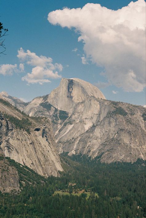 Yosemite aesthetic film photography. Nature mountains Mountain Film Photography, Yosemite Aesthetic, Travelling Van, Aesthetic Film Photography, Winter Widgets, Van Lifers, Aesthetic Film, Nature Mountains, Mountain Photos