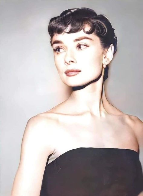 Audrey Hepburn Bangs, Audrey Hepburn Pixie, Audrey Hepburn Hair, Audrey Hepburn Pictures, Aubrey Hepburn, Audrey Hepburn Photos, 얼굴 그리기, Audrey Hepburn Style, Hepburn Style