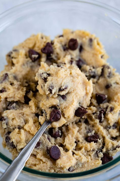 How to make edible raw cookie dough that's safe to eat! Edible Chocolate Chip Cookie Dough is easy and safe and you can make it for one! Edible Raw Cookie Dough, Edible Cookie Dough Healthy, Edible Chocolate Chip Cookie Dough, Cookie Dough Ingredients, Cookie Dough Filling, Egg Free Cookies, Edible Cookie Dough Recipe, Cookie Dough Recipe, Raw Cookie Dough