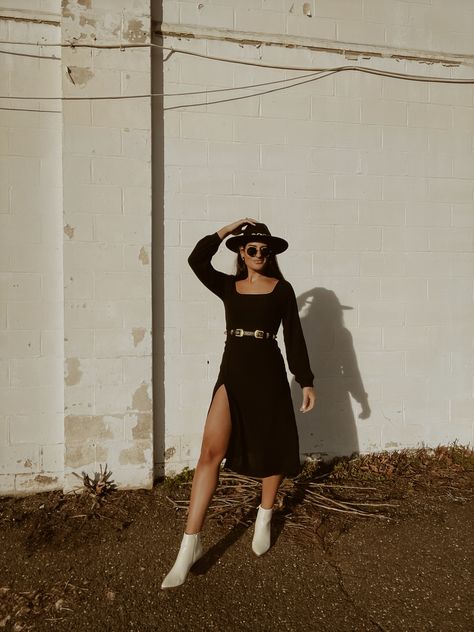 Round Hat Outfit, Black Rancher Hat Outfits, Black Flat Brim Hat Outfit, Outfit Inspo With Hat, Midi Dress Outfit With Boots, Outfits With Brim Hats, Black Western Hat Outfit, Black And White Western Outfits, Flat Brim Hat Outfit Fall