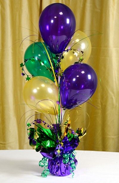 Air-filled Balloon centerpiece TUTORIAL ~ Decorating and using NO HELIUM!  Do this for any holiday or celebration. Mardi Gras Centerpieces, Reunion Decorations, Deco Ballon, Tafel Decor, Quilled Creations, Mardi Gras Decorations, Mardi Gras Party, Festa Party, Balloon Centerpieces