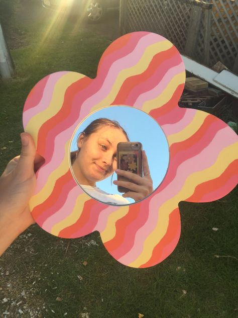 Selfie House Ideas, Painted Mirror Aesthetic, Diy Mirror Painting Ideas, Groovy Mirror, Mirror Painting Ideas Aesthetic, Cermin Aesthetic, Mirror Painting Ideas, Vinyl Mirror, Painted Mirrors