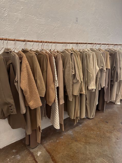 Neutral Color Pallete Clothing, Nuetral Pallete Outfits Women, Neutral Luxury Aesthetic, Neutral Closet Aesthetic, Neutral Clothing Aesthetic, Jaz Core, Closet Minimalista, Neutral Tone Outfits, Neutral Tones Aesthetic