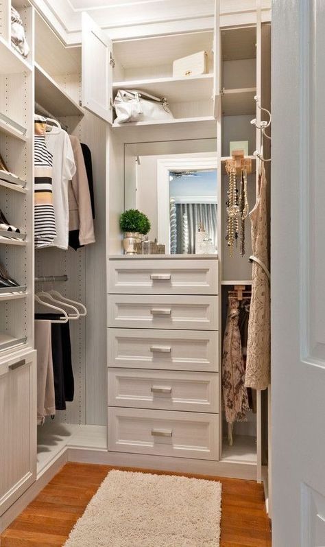 25 Design Ideas to Decorate a Small Walk in Closet - Life on Kaydeross Creek Lowes Closet System, Diy Kast, Transitional Closet, Small Walk In Closet, Walking Closet, Walk In Closet Design, Closet Renovation, Closet Layout, Small Closets