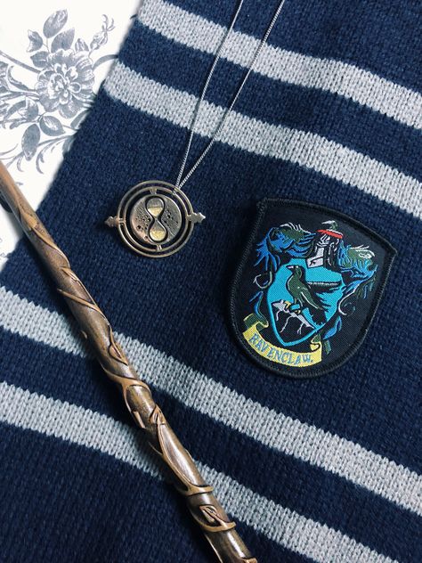 Raven Claw Harry Potter, Harry Potter Ravenclaw Aesthetic, Soft Ravenclaw Aesthetic, Ravenclaw Wallpaper, Ravenclaw Girl, Raven Claw, Ravenclaw Pride, Ravenclaw Aesthetic, Ravenclaw House