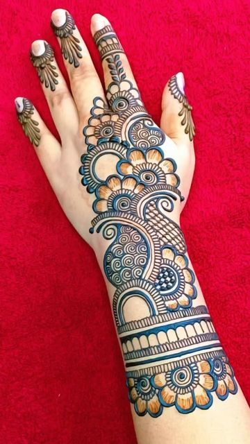 Mehndi Ideas Back Hand, Easy Mehndi Design For Back Hand, Back Hand Mehndi Designs Right Hand, Beautiful Henna Designs Unique Back Hand, Mendhi Back Designs, Mehndi On Back Hand, Mehandi Design Right Hand, Long Mehandi Designs For Hands, Mehindi Desgin Simple Back Hand Easy