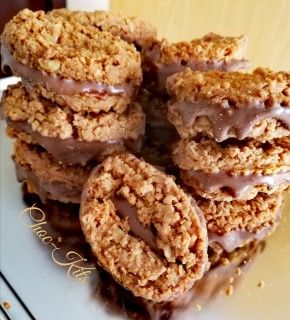 Sumayah - Halaal Recipes Profile Chocolate Biscuit Recipe, Halaal Recipes, Pastries Recipes, Cookie Recipes Decorating, Berry Tart, South African Recipes, Tasty Baking, Biscuit Cookies, Pastry Recipes