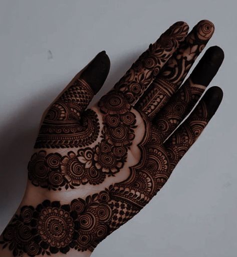 Fashionable Mehndi Design, Girlish Mehndi Designs Back Hand, Mehandi New Design, Muslim Mehndi Design, Aesthetic Henna, Beautiful Simple Mehndi Design, Keep Smile, Palm Mehndi Design, Henna Tattoo Designs Hand