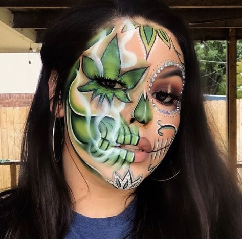 Rasta Makeup Looks, Colorful Halloween Makeup Looks, Reptile Makeup Halloween, Posin Ivy Makeup, Trippy Face Painting, Full Face Painting Ideas, Green Skull Makeup, Full Face Makeup Art, Trippy Makeup Looks