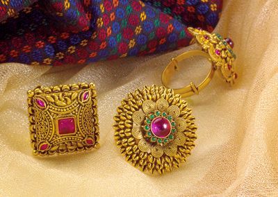 Puneri Jewellery-Maharashtrian Jewellery Collection – Gold Ring Designs Mastani Jewellery, Antique Rings Gold, Ladies Gold Rings, Bajirao Mastani, Maharashtrian Jewellery, Royal Rings, Antique Gold Rings, Antique Jewellery Designs, Jewellery Rings