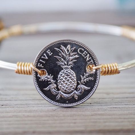 Pineapple bracelet Pineapple Bracelet, Pineapple Lovers, Pineapple Jewelry, Pineapple Clothes, Pineapple Parties, Pineapple Decor, Coin Bracelet, Cool Stuff, Stand Tall