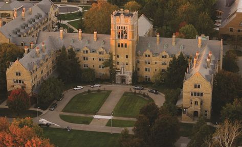 Amazing university and college buildings across the USA College Building Aesthetic, College Exterior, Modern University, College Building, University Building, College Notebook, College Algebra, Leisure Pools, Missouri State University