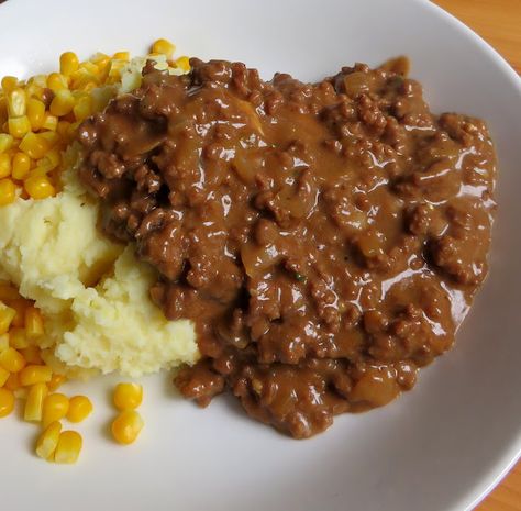 Hamburger Gravy Hamburger Gravy Recipe, Hamburger Gravy, Easy Gravy Recipe, Spicy Southern Kitchen, Gravy Packet, Hamburger Stew, Fluffy Mashed Potatoes, Easy Hamburger, The English Kitchen