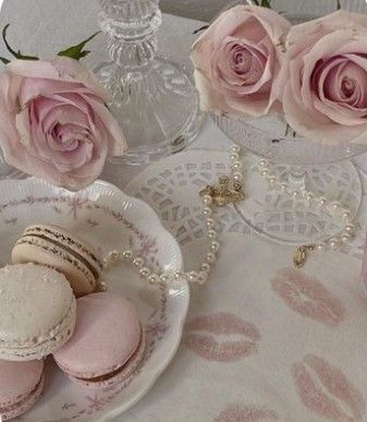 Pink Princess Aesthetic, Pink Macaroons, Pink Pages, Aesthetic Roses, Princess Core, Green Girl, Pastel Pink Aesthetic, Pink Vibes, Pink Girly Things