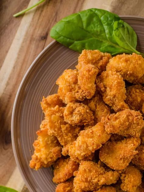 How to make KFC-style Crispy Chicken Popcorns Kfc Popcorn Chicken, Kfc Fried Chicken Recipe, Kfc Chicken Recipe, Fire Chicken, Kfc Chicken, Popcorn Chicken, Popcorn Recipes, Fried Chicken Recipes, Yummy Comfort Food