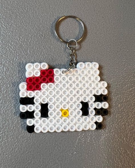 Small Perler Beads Ideas Hello Kitty, Perler Bead Patterns Hello Kitty Small, Hello Kitty Iron Beads, Things To Make Out Of Melting Beads, Fuse Bead Keychains, Iron Beads Keychain, Hello Kitty Melty Beads, Mini Fuse Beads Ideas, Easy Fuse Bead Patterns