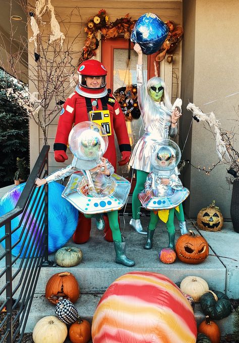 Family Halloween costume ufos and aliens Astronaut Halloween Family Costume, Space Alien Family Costume, Alien Group Halloween Costumes, Martian And Astronaut Costume, Alien Aesthetic Outfit Halloween, Astronaut Family Costume Diy, Alien Family Costume Ideas, Toddler Alien Costume Girl, Outerspace Costume Ideas