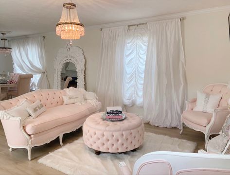 Princess Living Room, Gabi Demartino Apartment, Coquette Sofa, Diy Scandinavian Decor, Coquette Princess Bedroom, Pink Princess Room Vintage, Pink Princess Bedroom Vintage, Girly Pink Bedroom, Pink Victorian Couch