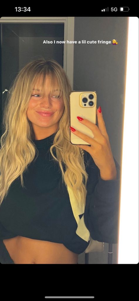 Blonde Hair With Fringe, Tasha Ghouri, Sweet Snap, Makeup Website, Blonde Fringe, Island Hair, Blonde Bangs, Blonde Hair With Bangs, Creamy Blonde