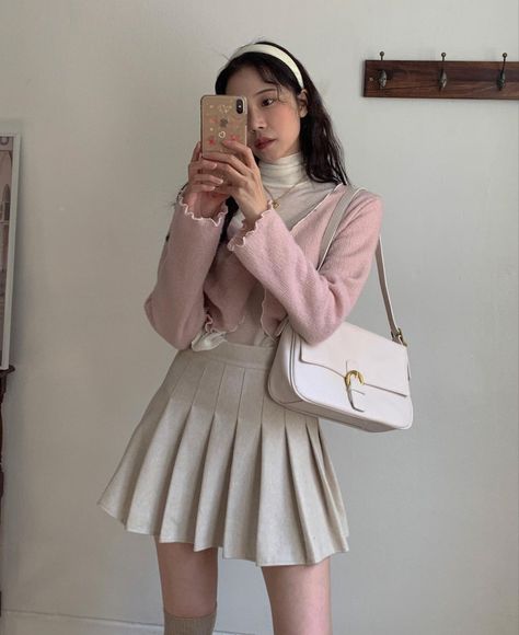 Korean Fashion Preppy, Pastel Girly Outfits, Pink And White Aesthetic Outfit, Girly Business Casual Outfits, Elagent Aesthetic Outfits, Pink Outfits Korean, Korean Short Skirt Outfits, Pink Sweater Outfit Aesthetic, Pink Korean Outfit