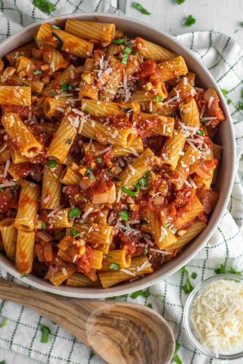 This rigatoni arrabbiata is a simple but tasty pasta tossed in a spicy tomato sauce loaded with garlic and fennel seeds. #rigatoniarrabbiata #rigatoni #spicypasta | chiselandfork.com Ground Beef Spicy Recipes, Easy Dinner Recipes Sausage, Homemade Kielbasa, Kielbasa Sausage Recipes, Gf Pasta, Dinners Easy, Beef Ground, Kielbasa Sausage, Butter Pasta