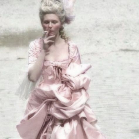 Lai (taylor’s version) on Instagram: “let them eat cake! 🎂 . . . . . . . . #kristendunst #marieantoinetteedit #marieantoinette #coquette #dollette #luxlisbon #mariaantonia…” Marie Antoinette Aesthetic, Sofia Coppola Movies, Marie Antoinette 2006, I Love Cinema, Sofia Coppola, Kirsten Dunst, Lily Rose Depp, Keira Knightley, Paris Hilton